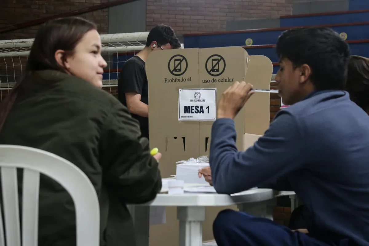 La abstención se impuso otra vez en la elección de Consejos de Juventud 1 La abstención se impuso otra vez en la elección de Consejos de Juventud Las Elecciones de Consejos Municipales y Locales de Juventud (CMLJ) de este domingo registraron una baja participación de los 11.7 millones de jóvenes habilitados para votar en el país.