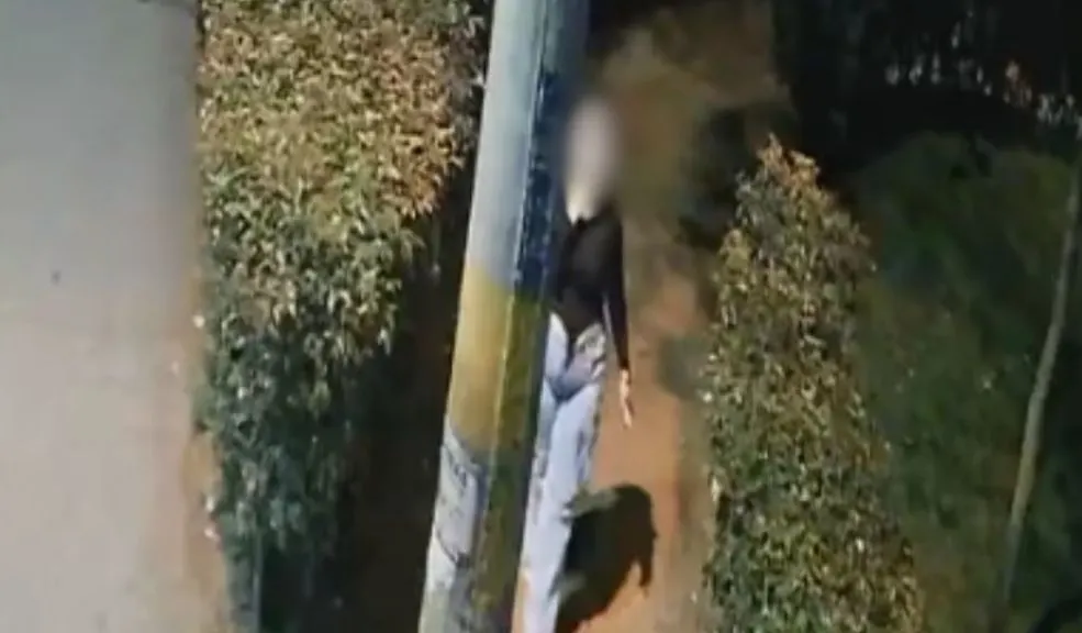 En Kennedy: joven fue drogado y robado por mujer que conoció en redes sociales 2 En Kennedy: joven fue drogado y robado por mujer que conoció en redes sociales Una cita concretada a través de redes sociales terminó en una pesadilla para un joven de 21 años en el sur de Bogotá, quien denunció haber sido drogado y robado por una mujer que conoció en línea.