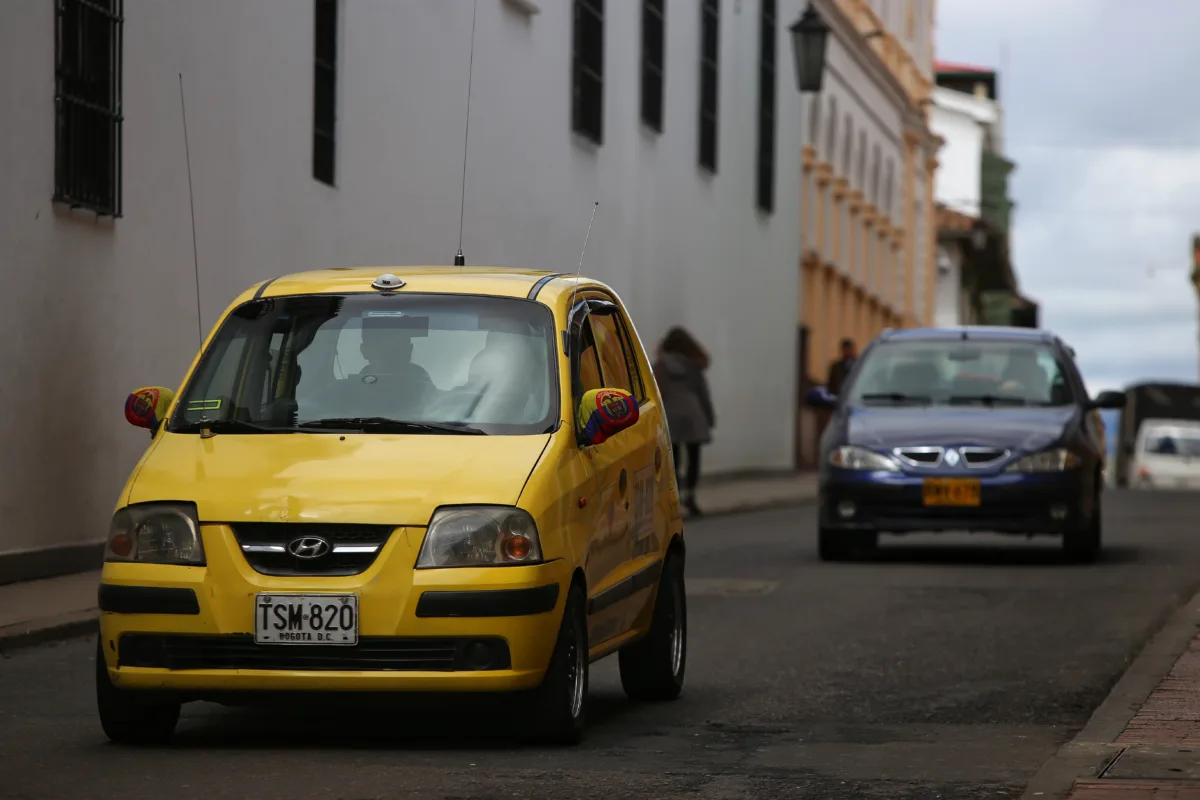 Implementan medidas disciplinarias para taxistas que abusan con cobros en el aeropuerto El Dorado 1 Le darán un 'tatequieto' a los taxistas que cobren de más en el aeropuerto El Dorado