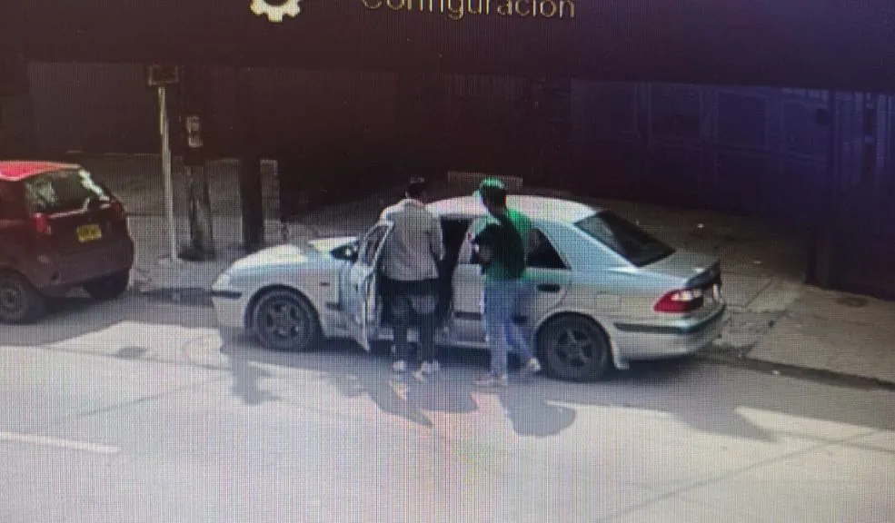 Madre dice estar “a la deriva” en el caso de su hijo Santiago, víctima de un carro fantasma Liliana Lince ha movido cielo y tierra para conseguir videos y pruebas que ayuden a dar con el paradero de las personas que atropellaron a su hijo Santiago y lo dejaron sobre la vía al borde de la muerte.