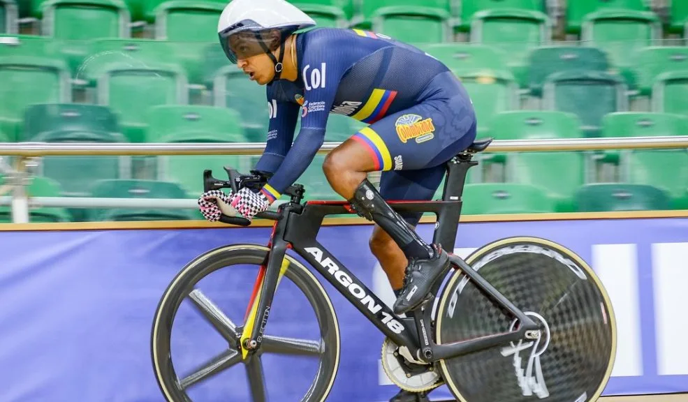 "Me pintaron que no podía volver a caminar": paraciclista que le ganó a la adversidad El bogotano Diego Germán Dueñas ganó dos medallas de bronce en el Mundial de Paraciclismo en Pista, realizado en Brasil. Tras un grave accidente laboral que le fracturó ambas piernas y ante el diagnóstico de los médicos, quienes le dijeron que no podría volver a caminar, hoy es medallista paralímpico y uno de los mejores del mundo.