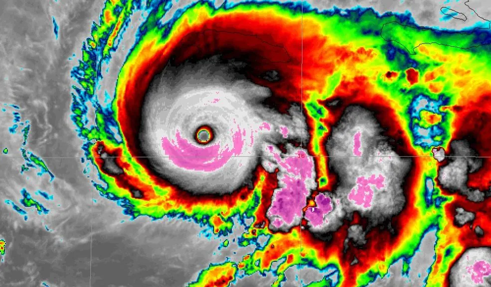 Melissa se convierte en súper huracán 5 y amenaza a Jamaica 2 Melissa se convierte en súper huracán 5 y amenaza a Jamaica Con vientos de 260 kilómetros por hora, Melissa se convirtió en súper huracán de categoría 5 y se teme que arrase con Jamaica, país que enfrentaría una crisis sin precedentes.