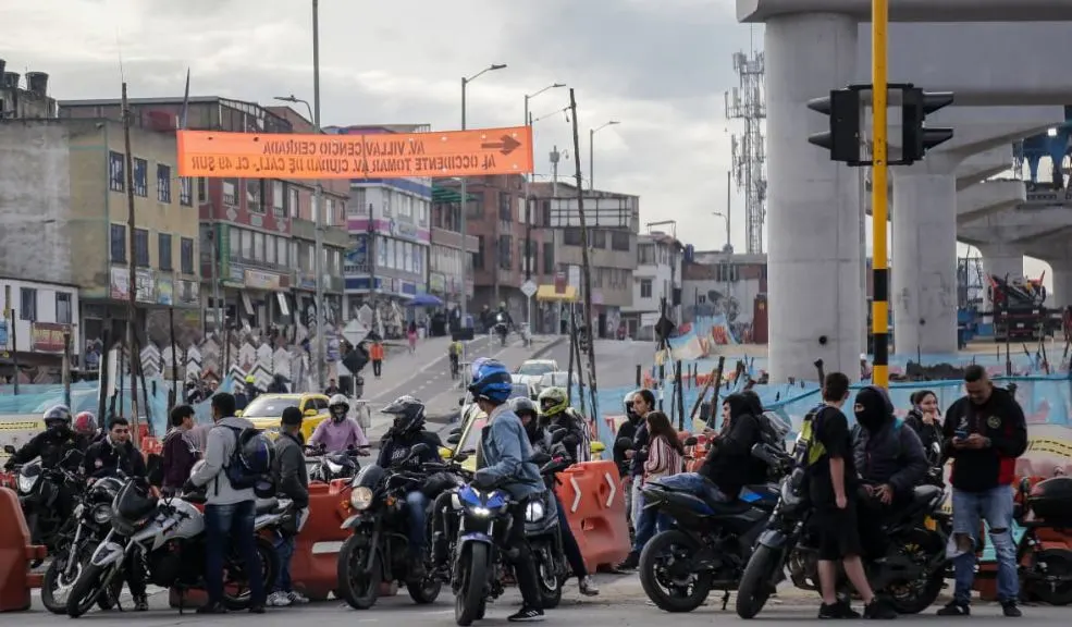 EN VIVO: continúan los bloqueos y afectaciones en la movilidad por protestas Bogotá vive una jornada de manifestaciones y bloqueos liderados por motociclistas y el sindicato Fecode. A continuación, el reporte actualizado sobre el estado de la movilidad.