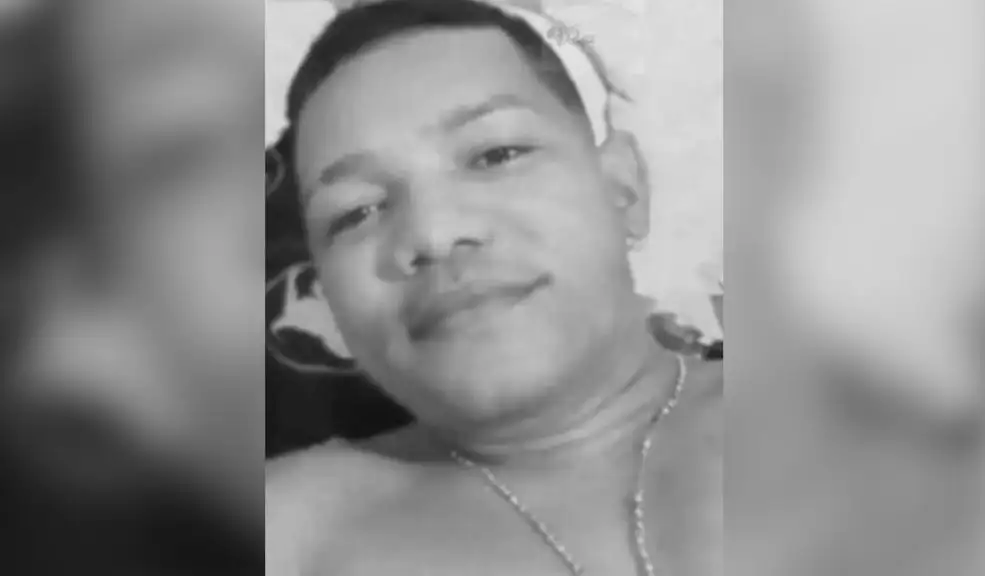 Mujer asesinó a su pareja con un cuchillo durante una discusión 1 Mujer asesinó a su pareja con un cuchillo durante una discusión Una tragedia se desató durante una discusión de pareja. Al parecer, la mujer atacó a Heriberto Manuel con un arma cortopunzante, causándole la muerte. La presunta agresora fue capturada. A continuación, le ofrecemos los detalles del suceso.