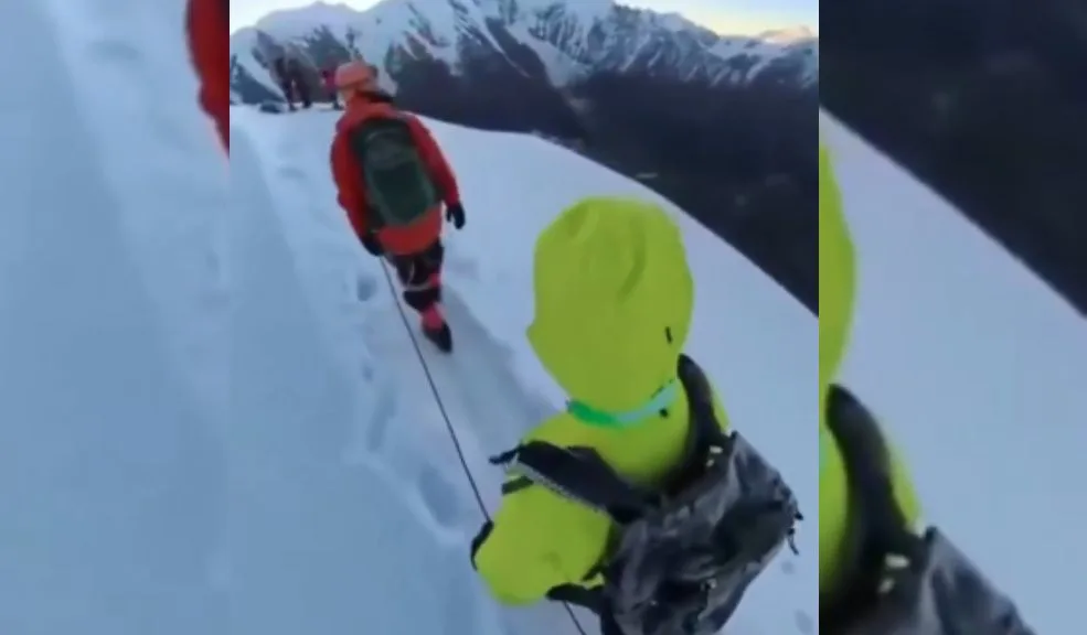 ¡Insólito! Mujer soltó la cuerda de seguridad para tomarse una selfie y cayó al vacío 1 ¡Insólito! Mujer soltó la cuerda de seguridad para tomarse una selfie y cayó al vacío El cuerpo de un excursionista fue hallado a 5.300 metros de altura, en una zona de difícil acceso, lo que evidencia el peligro de buscar una selfie extrema.