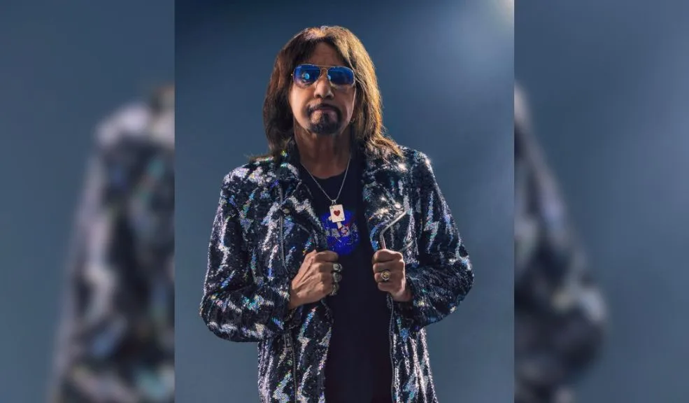 Murió Ace Frehley, guitarrista original de Kiss El legendario músico y compositor estadounidense, Ace Frehley, guitarrista original de la banda de rock, Kiss, falleció este jueves a los 74 años, tras ser ingresado en el hospital por una hemorragia cerebral.