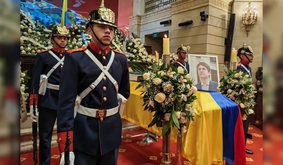 Nueva captura en magnicidio de Miguel Uribe, agarraron a 'El Viejo' Simeón Pérez, alias 'El Viejo', señalado como el enlace entre los ordenadores del magnicidio de Miguel Uribe y la banda que ejecutó el crimen, fue capturado por las autoridades.