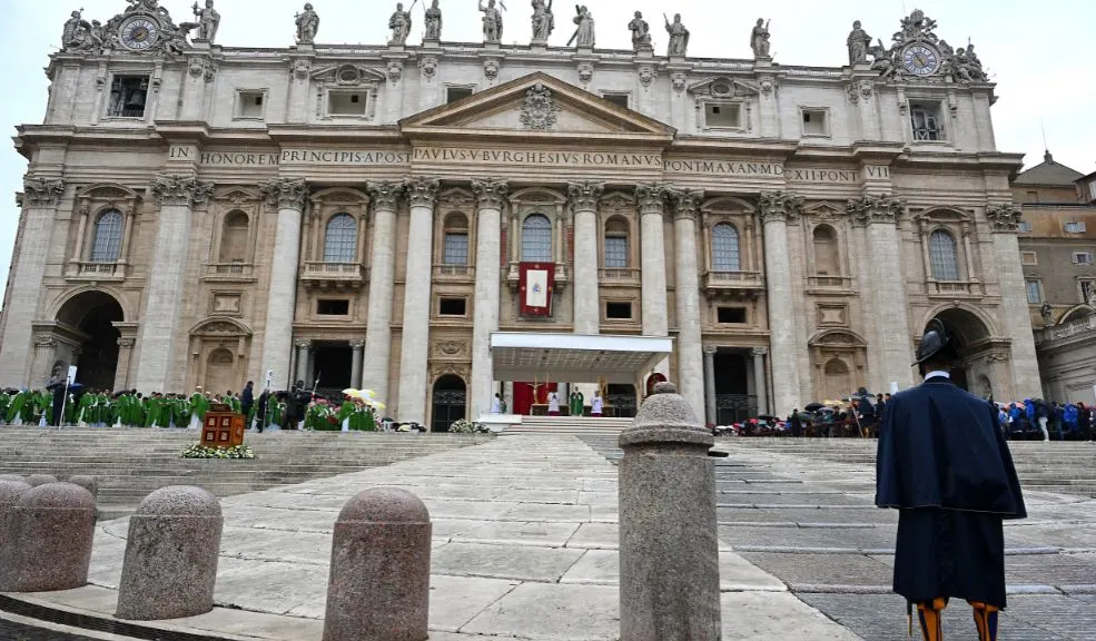 Obispo tenía 17 amantes, incluida una monja. ¿Qué hizo el Vaticano? El obispo peruano Ciro Quispe López está bajo investigación del Vaticano por un escándalo: lo señalan de tener supuestas relaciones con 17 mujeres (¡incluyendo una monja!) y de malversar fondos de la Iglesia para invertirlos en un restaurante propio.