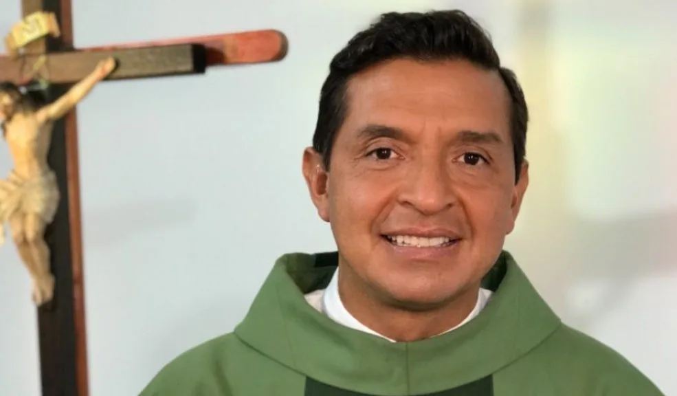 "Por un Milagro de Dios estoy vivo": Padre Chucho después de ser víctima de un ataque a bala El sacerdote Jesús Hernán Orjuela, el 'Padre Chucho', sobrevivió milagrosamente a un violento ataque a bala perpetrado en Ecuador. Su relato es estremecedor.