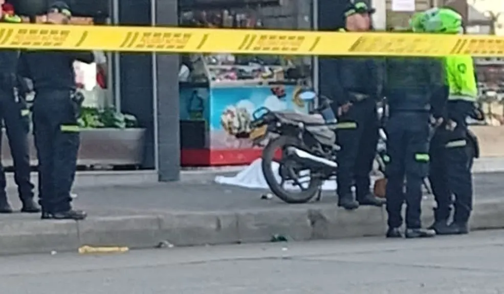 Puente Aranda: asesinan a una mujer frente a un asadero del barrio Santa Matilde En la tarde de este viernes 3 de octubre, se registró un homicidio en el barrio Santa Matilde de la localidad de Puente Aranda.
Una mujer fue asesinada a tiros frente a un asadero en el sector. Le contamos detalles.