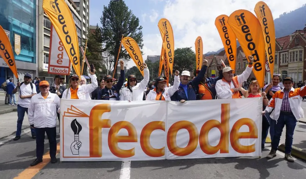 Paro a la vista: FECODE convoca manifestaciones el 30 de octubre La Federación Colombiana de Trabajadores de la Educación (FECODE) confirmó la convocatoria a un Paro Nacional de 24 horas, que se realizará el próximo 30 de octubre con movilizaciones en distintas ciudades del país. La decisión fue tomada por la mayoría de los integrantes durante la reunión de la Junta Nacional de la Federación.