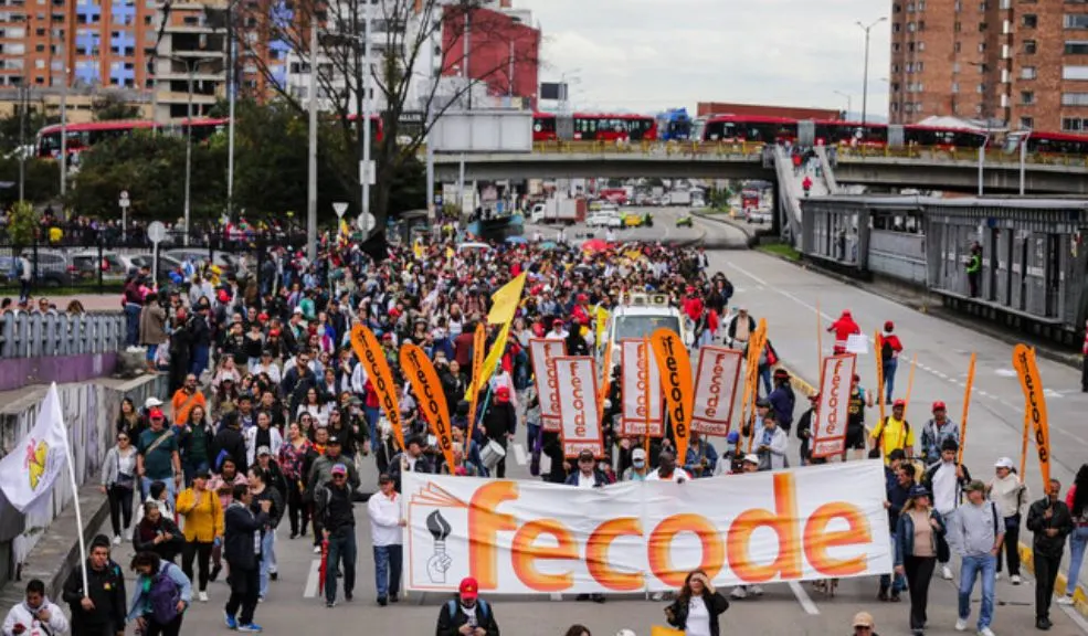 Paro a la vista: FECODE convoca manifestaciones el 30 de octubre La Federación Colombiana de Trabajadores de la Educación (FECODE) confirmó la convocatoria a un Paro Nacional de 24 horas, que se realizará el próximo 30 de octubre con movilizaciones en distintas ciudades del país. La decisión fue tomada por la mayoría de los integrantes durante la reunión de la Junta Nacional de la Federación.