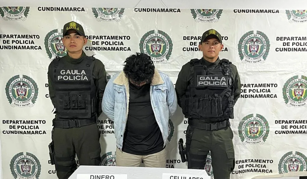 Sujeto robó el celular de una mujer y la extorsionaba con sus fotos privadas 6 Sujeto robó el celular de una mujer y la extorsionaba con sus fotos privadas