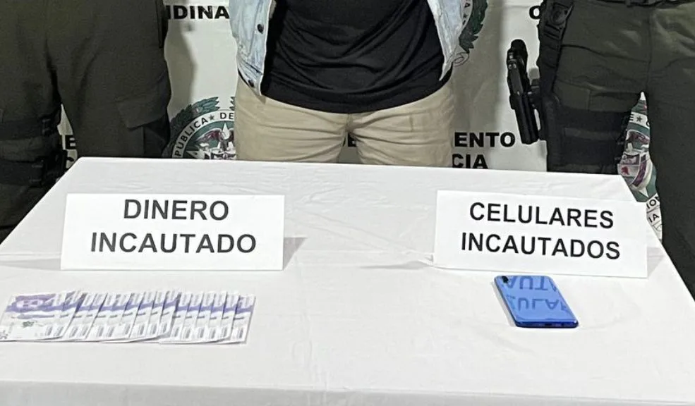Sujeto robó el celular de una mujer y la extorsionaba con sus fotos privadas