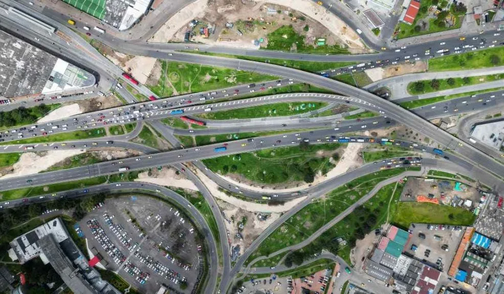 Que la interrupción del servicio en las estaciones Distrito Grafiti y Puente Aranda no lo coja desprevenido 2 Que la interrupción del servicio en las estaciones Distrito Grafiti y Puente Aranda no lo coja desprevenido Las estaciones de TransMilenio Distrito Grafiti y Puente Aranda presentarán cierres por la demolición de los puentes ubicados en la Avenida Las Américas con calle 13.