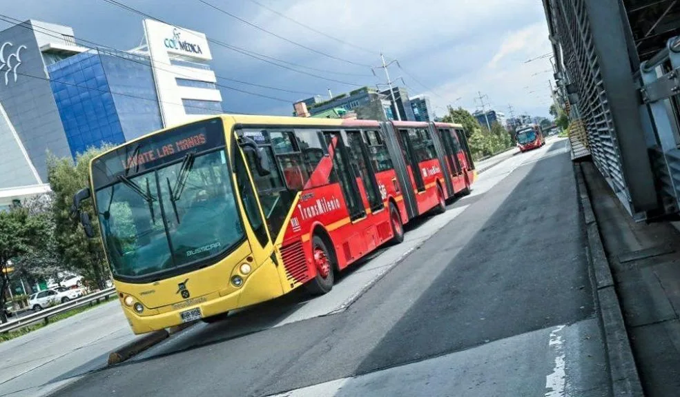 Que la interrupción del servicio en las estaciones Distrito Grafiti y Puente Aranda no lo coja desprevenido 1 Que la interrupción del servicio en las estaciones Distrito Grafiti y Puente Aranda no lo coja desprevenido Las estaciones de TransMilenio Distrito Grafiti y Puente Aranda presentarán cierres por la demolición de los puentes ubicados en la Avenida Las Américas con calle 13.