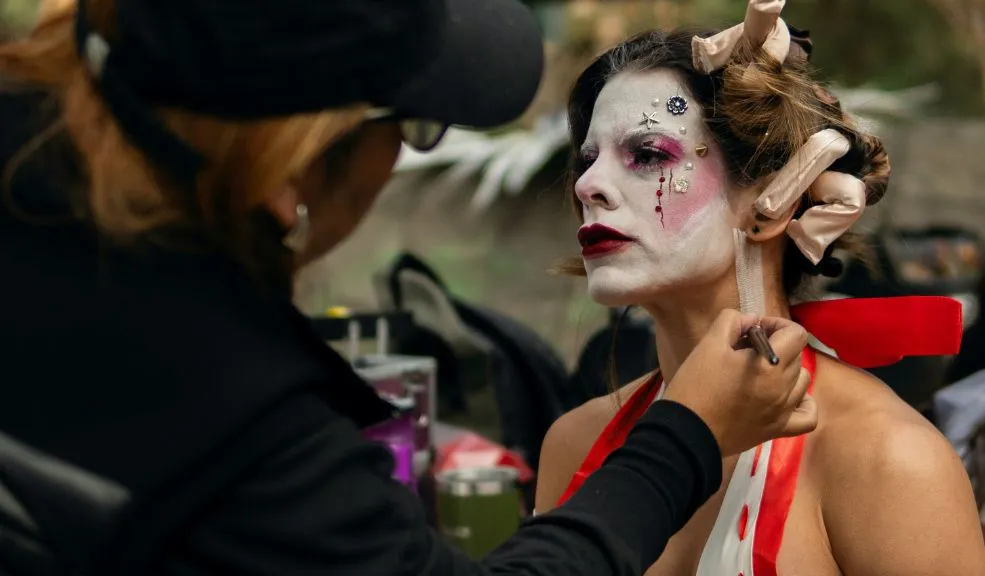 Invima lanzó una alerta y recomendaciones sobre el uso de maquillaje en Halloween Ante la cercanía de las celebraciones de Halloween, el Instituto Nacional de Vigilancia de Medicamentos y Alimentos (Invima) ha emitido un llamado a la ciudadanía sobre el uso seguro del maquillaje de fantasía y las pintacaritas.