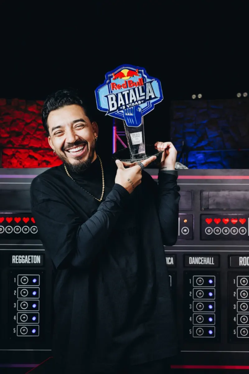 En Bogotá: Lokillo y Martihea competirán por el supercampeonato de Red Bull Batalla '5 vidas' 2 En Bogotá: Lokillo y Martihea competirán por el supercampeonato de Red Bull Batalla '5 vidas' La gran final de la Red Bull Batalla '5 vidas' se disputará este sábado en el parque Mundo Aventura de Bogotá. El duelo por el supercampeonato será protagonizado por dos figuras colombianas: Marithea y Lokillo. Descubre aquí todos los detalles de la jornada.