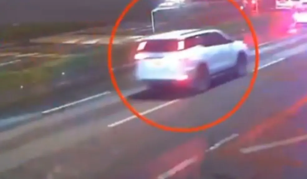 Robo de camioneta en Tunjuelito termino en persecución y dos capturados Delincuentes robaron una camioneta en Tunjuelito protagonizaron balacera y, tras una persecución, la Policía los capturó.