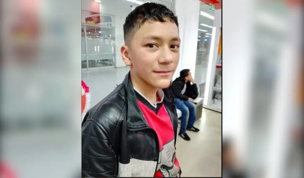 Santa Fe: madre recibe amenazas tras el crimen de su hijo 2 Santa Fe: madre recibe amenazas tras el crimen de su hijo Desde el 5 de agosto, Diana Carolina García Clavijo, madre de Hárold Aroca García, vive una pesadilla. Tras el asesinato de su hijo de 16 años en el barrio Los Laches, en Santa Fe, denuncia que ha recibido amenazas para intimidarla y silenciarla, afectando también a su familia.