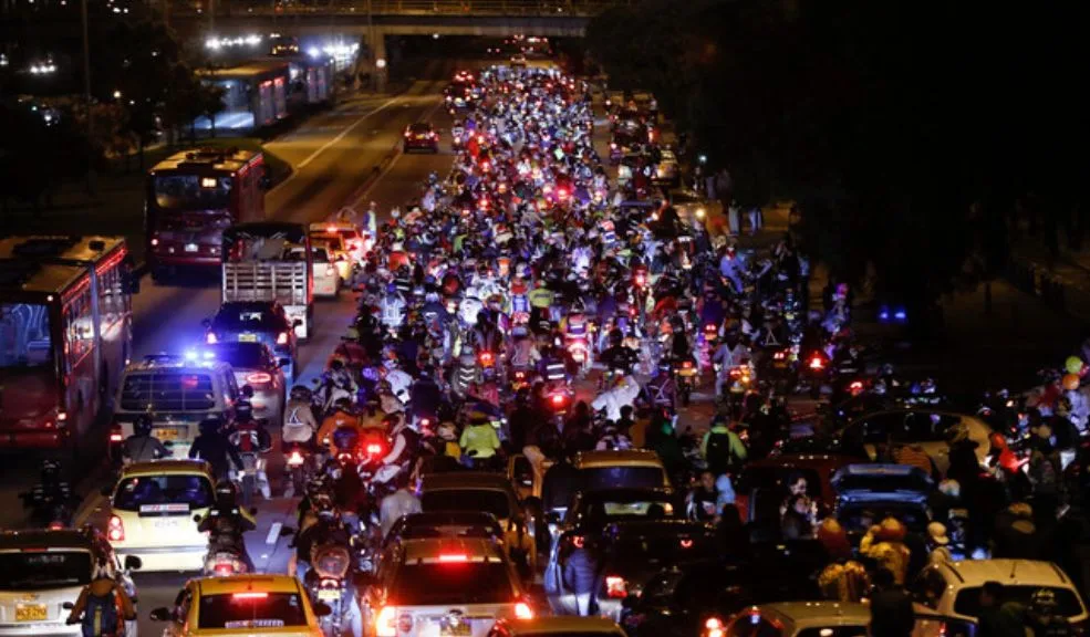 Se cancela la 'Rodada del Terror' de los moteros por el estado de las vías en Bogotá Se aproxima Halloween y, con él, muchos motociclistas se estaban programando para tomarse las calles en la famosa 'Rodada del Terror'. Sin embargo, en un comunicado emitido por el grupo Gonobikerreas, anunciaron que tras reuniones con la Alcaldía Mayor de Bogotá, la Secretaría de Movilidad y la Policía de Tránsito, se cancela el evento.