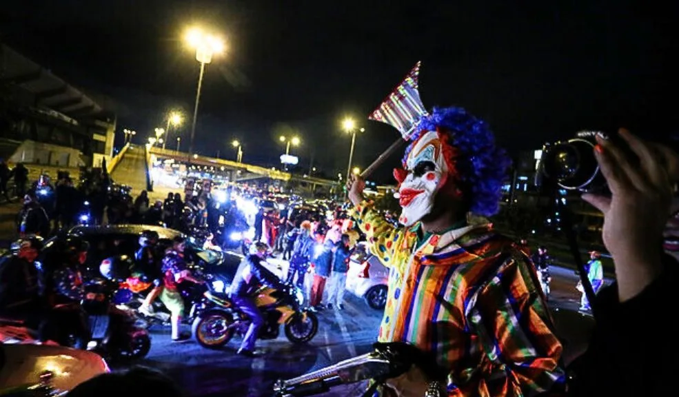 Se cancela la 'Rodada del Terror' de los moteros por el estado de las vías en Bogotá Se aproxima Halloween y, con él, muchos motociclistas se estaban programando para tomarse las calles en la famosa 'Rodada del Terror'. Sin embargo, en un comunicado emitido por el grupo Gonobikerreas, anunciaron que tras reuniones con la Alcaldía Mayor de Bogotá, la Secretaría de Movilidad y la Policía de Tránsito, se cancela el evento.