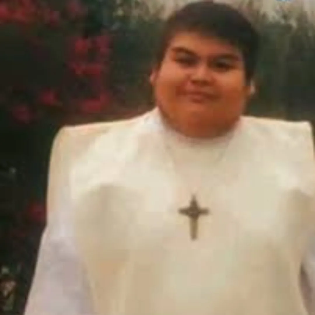Se hacía llamar “Madre Teresa” en TikTok y en realidad era un estafador vestido de monja 2 Se hacía llamar “Madre Teresa” en TikTok y en realidad era un estafador vestido de monja Una figura viral de TikTok en Chile, conocida como la "Madre Teresa" por su contenido piadoso, ha sido desenmascarada como un hombre con antecedentes de estafa. El impostor, identificado como Andrés Alfaro Araya, había ganado miles de seguidores haciéndose pasar por una monja.