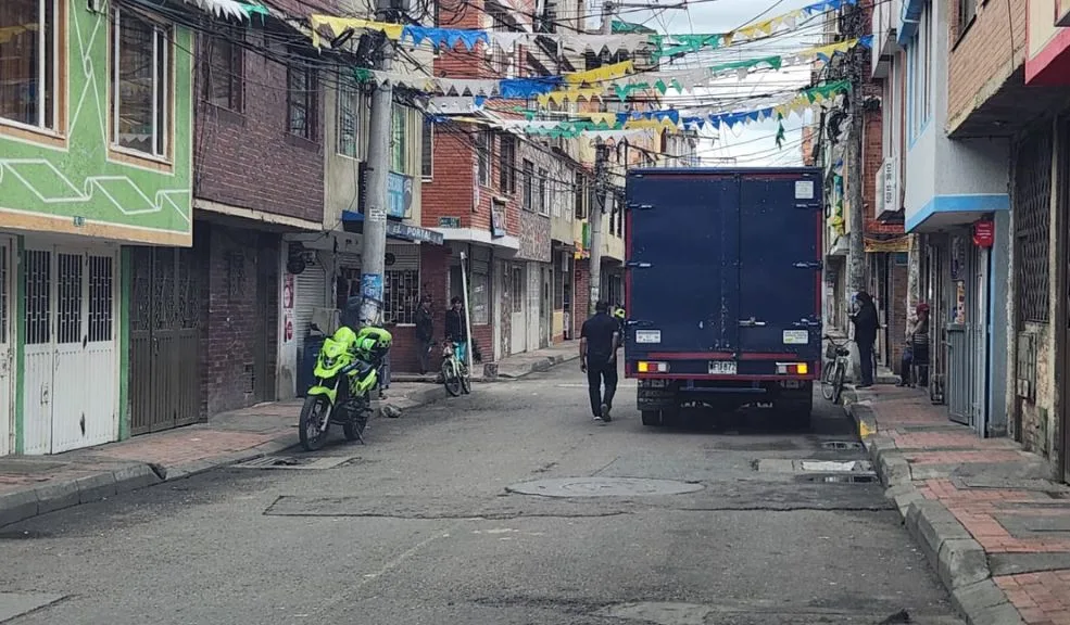 Suba: balacera en Tibabuyes dejó un muerto y un herido El estruendo de varias detonaciones quebró la tranquilidad del barrio San Carlos de Tibabuyes, en la localidad de Suba.