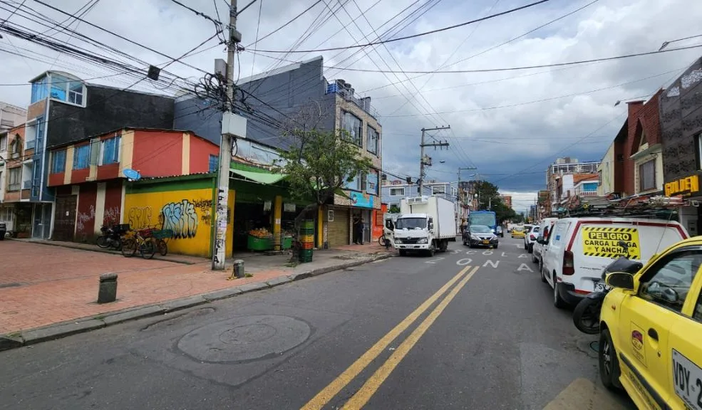 Suba: crimen a bala en fruver del barrio Gilmar El barrio Gilmar, en la localidad de Suba, fue escenario de un violento ataque que le costó la vida a Kevin Enrique Rojas, de 34 años, mientras trabajaba en un fruver.
