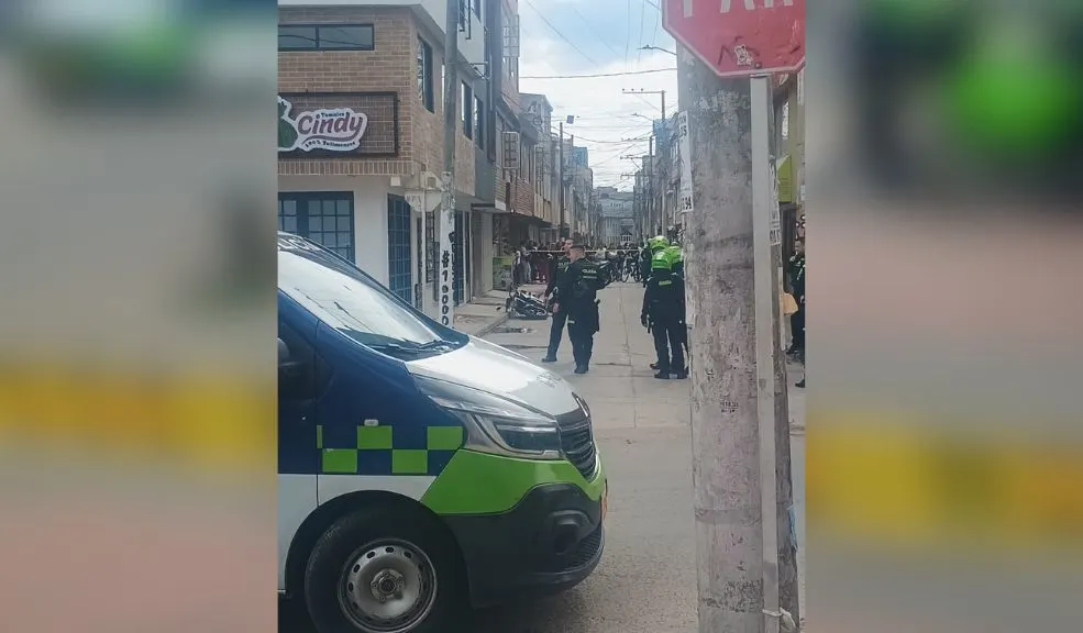Tarde de terror en Bosa por un sicariato: dos personas murieron 1 Tarde de terror en Bosa por un sicariato: dos personas murieron Un hecho sicarial en la localidad de Bosa resultó en la muerte de dos personas y una captura. A continuación, los detalles de este suceso.