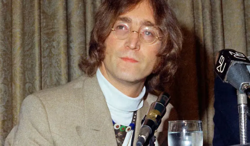 Tras 45 años, el asesino de John Lennon confiesa sus motivos 1 Tras 45 años, el asesino de John Lennon confiesa sus motivos Durante estos casi 45 años, Mark David Chapman, el hombre culpable de arrebatarle la vida al talentoso John Lennon, ha pedido catorce veces a las autoridades que le concedan la libertad condicional, pero se la han negado por “falta de remordimiento genuino”.