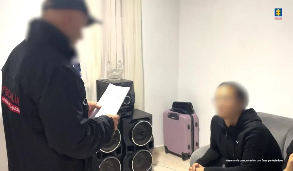 Tres mujeres judicializadas por intervenciones estéticas clandestinas en Medellín 1 Tres mujeres judicializadas por intervenciones estéticas clandestinas en Medellín Capturaron a tres mujeres en Medellín por realizar procedimientos estéticos sin ser profesionales, dejando a varias pacientes con graves lesiones y deformidades.