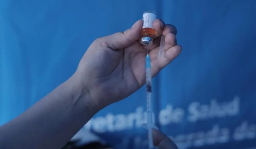 Vecino, conozca los puntos de vacunación habilitados para este 27 de octubre Bogotá refuerza su red de vacunación este lunes 27 de octubre de 2025. La Secretaría de Salud anunció los principales puntos habilitados en toda la ciudad, con atención gratuita y sin cita previa. Centros de salud, hospitales y lugares estratégicos como el Terminal Salitre y el Aeropuerto El Dorado estarán abiertos para que los bogotanos