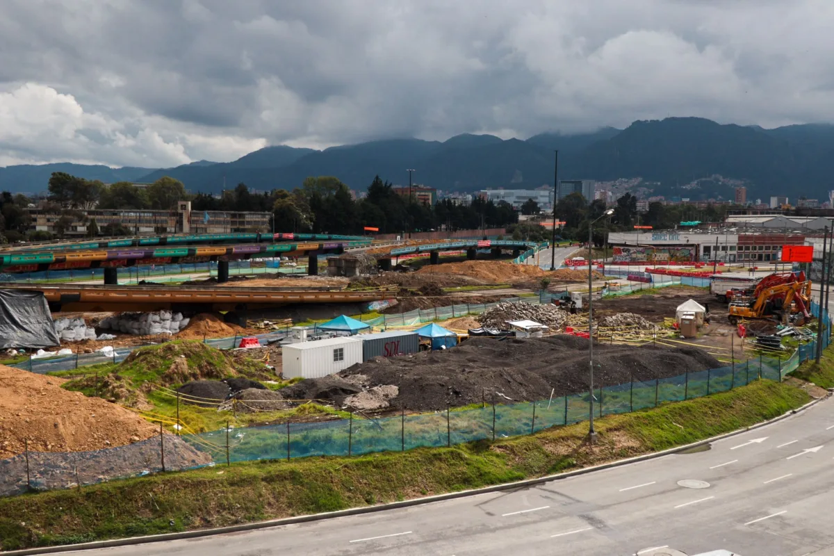 Así fue la implosión en Bogotá del puente de las Américas con calle 13