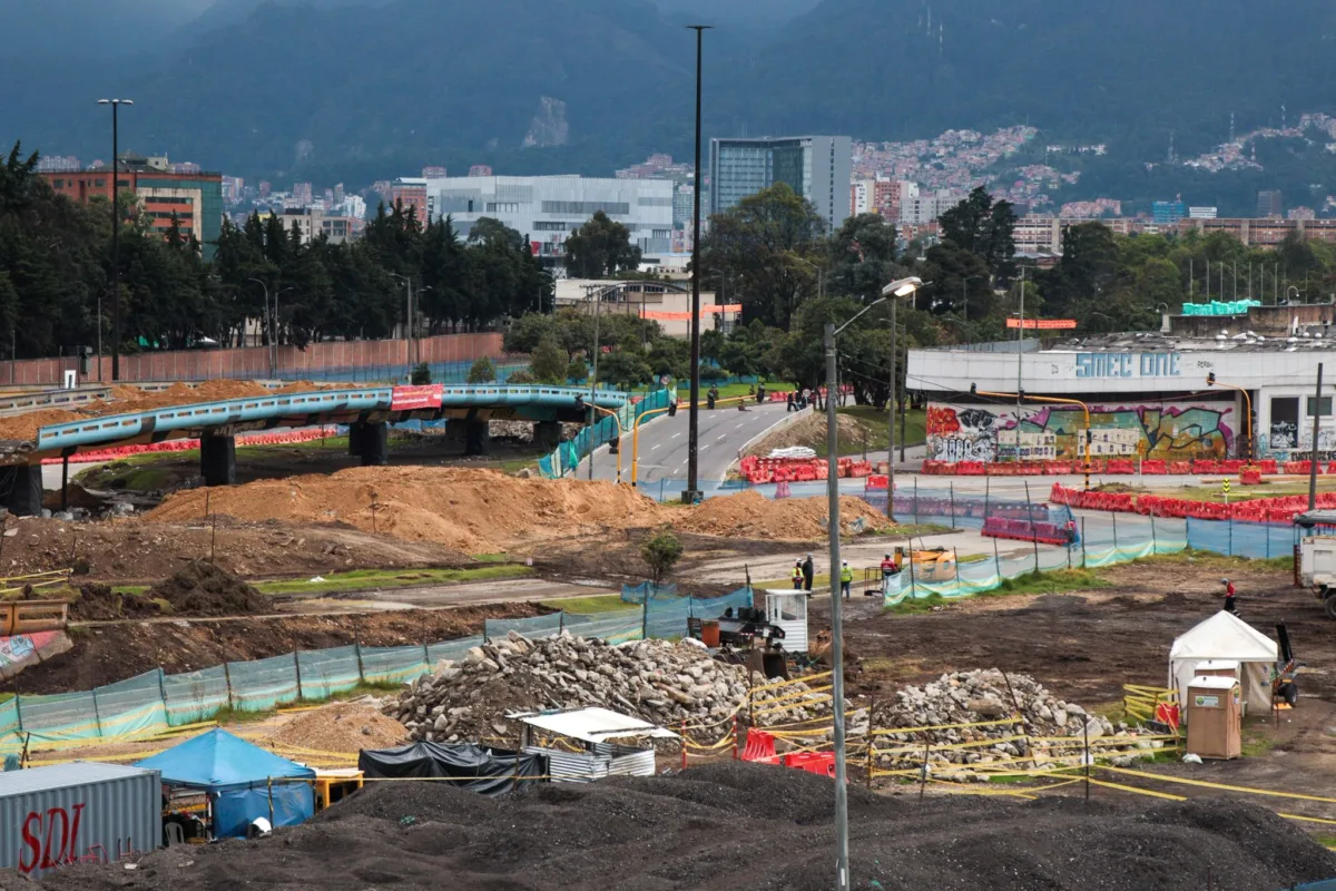Así fue la implosión en Bogotá del puente de las Américas con calle 13