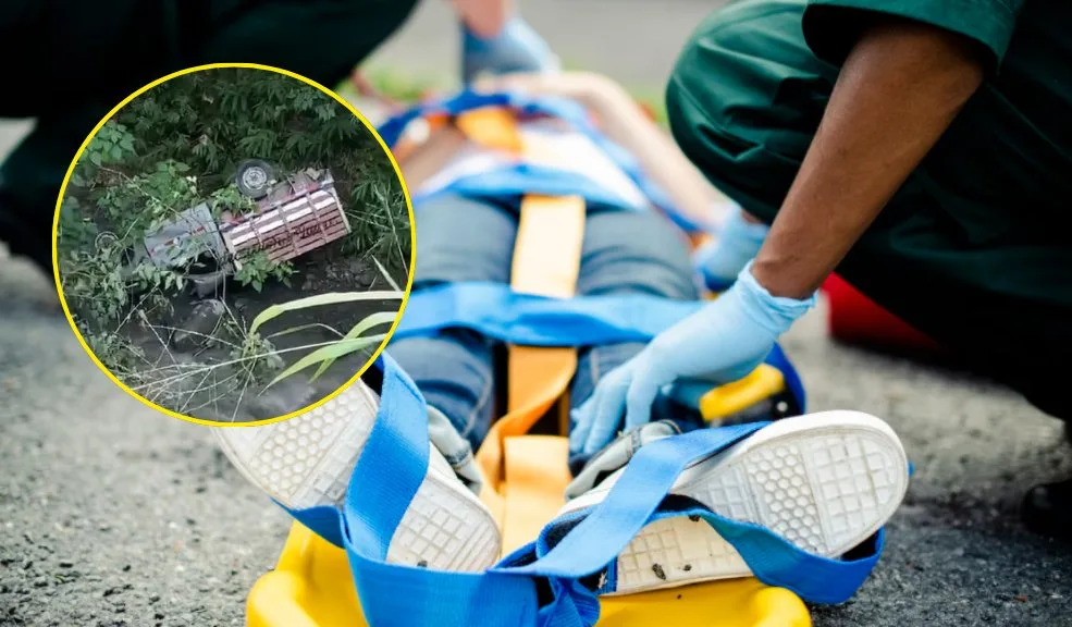 Periodista quedó herido al caer a una quebrada El periodista, que resultó gravemente herido al caer a una quebrada, se movilizaba en un vehículo de estacas. Debió ser remitido a Medellín.