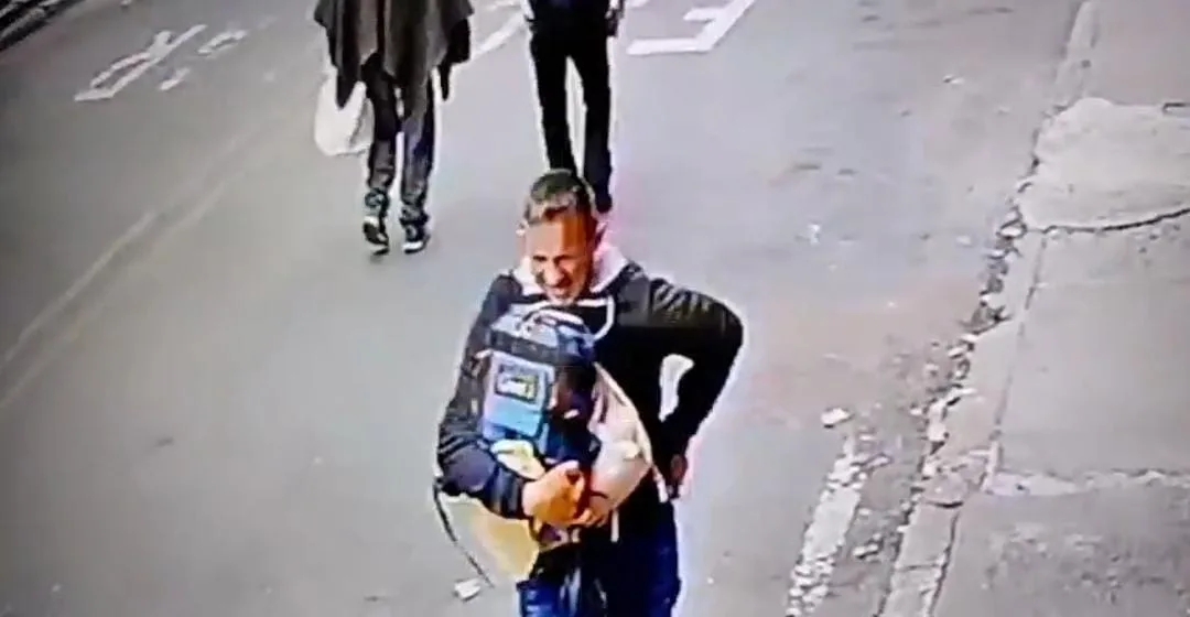 En Engativá robaron al equipo de CityTv: se llevaron un transmisor de $ 60 millones. Hay video del hecho 1 En Engativá robaron al equipo de CityTv: se llevaron un transmisor de $ 60 millones. Hay video del hecho Angie Téllez, periodista de CityTV, denunció que ella y su equipo de trabajo fueron víctimas de un robo en Engativá. Un sujeto, al parecer ayudado por la tecnología, sustrajo un transmisor y un bolso. El hecho quedó registrado en video.