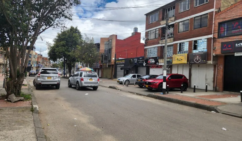 Barrios Unidos: Alba, reconocida comerciante fue asesinada en el 7 de agosto 2 Barrios Unidos: Alba, reconocida comerciante fue asesinada en el 7 de agosto La tragedia golpeó al barrio 7 de Agosto, en Barrios Unidos, con la muerte de Alba Luz Roncancio Lancheros, una reconocida comerciante de la zona que fue atacada a bala mientras se encontraba frente a uno de sus negocios. El presunto responsable del homicidio fue capturado en flagrancia.