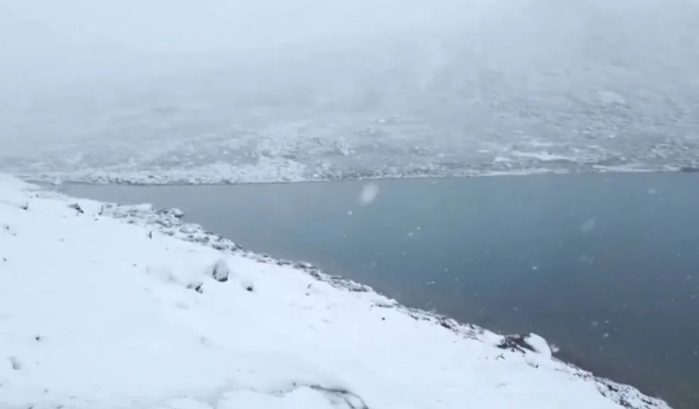 Cientos de rescatados del Monte Everest tras intensas nevadas en China Una masiva operación de rescate se ha desplegado en China tras intensas nevadas que afectaron el Monte Everest y otras zonas del Tíbet.