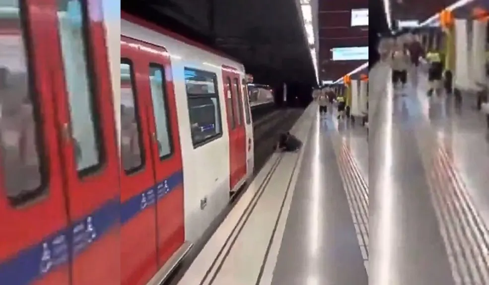 ¡Se arrepintió en el último segundo! Hombre quería ser arrollado por el metro Un angustiante incidente se registró en el metro de Barcelona, España, donde un hombre se lanzó a las vías en un aparente intento de suicidio, quedando a segundos de ser arrollado por el tren.
