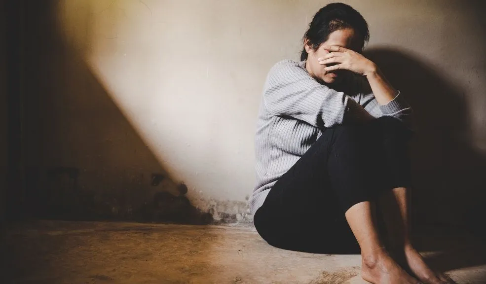 ¡Tan ‘macho’! Le dio una paliza a su mujer porque le pidió que le bajara a la música Un hombre fue capturado por la Policía luego de propinar una brutal paliza a una mujer. La agresión se desencadenó cuando ella le pidió disminuir el volumen de la música. Se supo que el sujeto es reincidente en los actos de violencia contra la víctima.