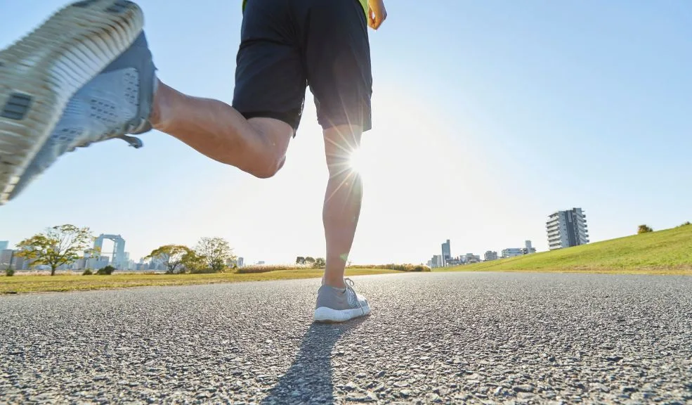 ¿Le gusta correr? Puede ganarse hasta $10 millones este domingo Con la adopción de hábitos saludables, muchas personas han descubierto que correr es una de sus actividades favoritas. En esta oportunidad, esa pasión y gusto podría hacerlos ganar hasta 10 millones de pesos este domingo en una carrera de 15K.