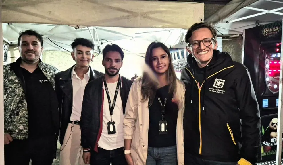 ¿Sin dinero para estudiar? Bogotá entregará becas para pregrados y posgrados virtuales 2 ¿Sin dinero para estudiar? Bogotá entregará becas para pregrados y posgrados virtuales Si está en búsqueda de una oportunidad para estudiar, en Bogotá se entregarán becas para pregrados de solo tres años y maestrías con doble titulación, totalmente virtuales.