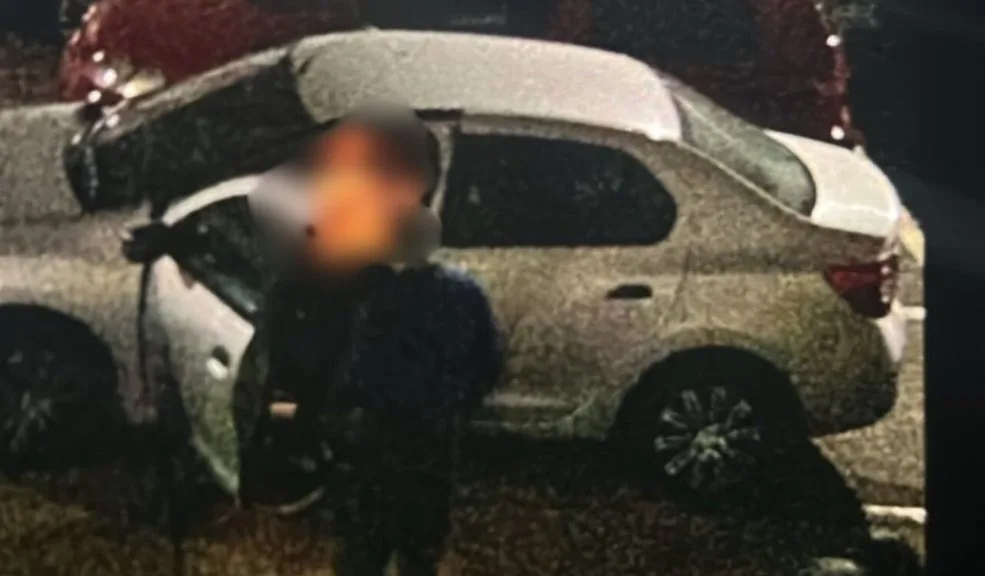 Revelan identidades de los oficiales hallados muertos en el Cantón Norte Dentro del Cantón Norte, ubicado en el norte de Bogotá, se escucharon varias detonaciones en la noche de este miércoles. Al realizar las verificaciones, fueron hallados los cuerpos de dos oficiales dentro de un vehículo.