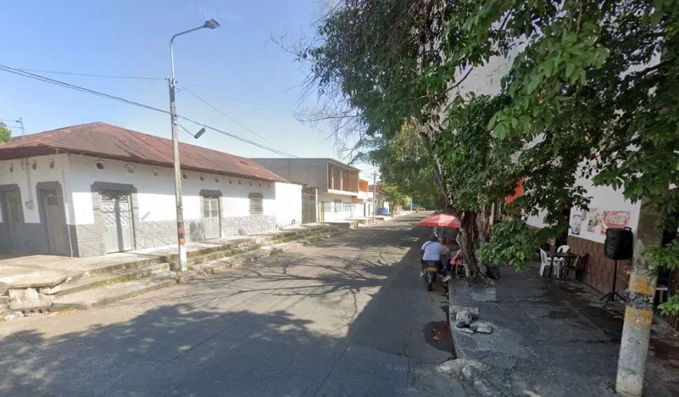 En Girardot casi matan a alias 'Pepsi' Las autoridades de Girardot (Cundinamarca) buscan a los responsables del ataque a E. Martínez, conocido con el alias de 'Pepsi'.