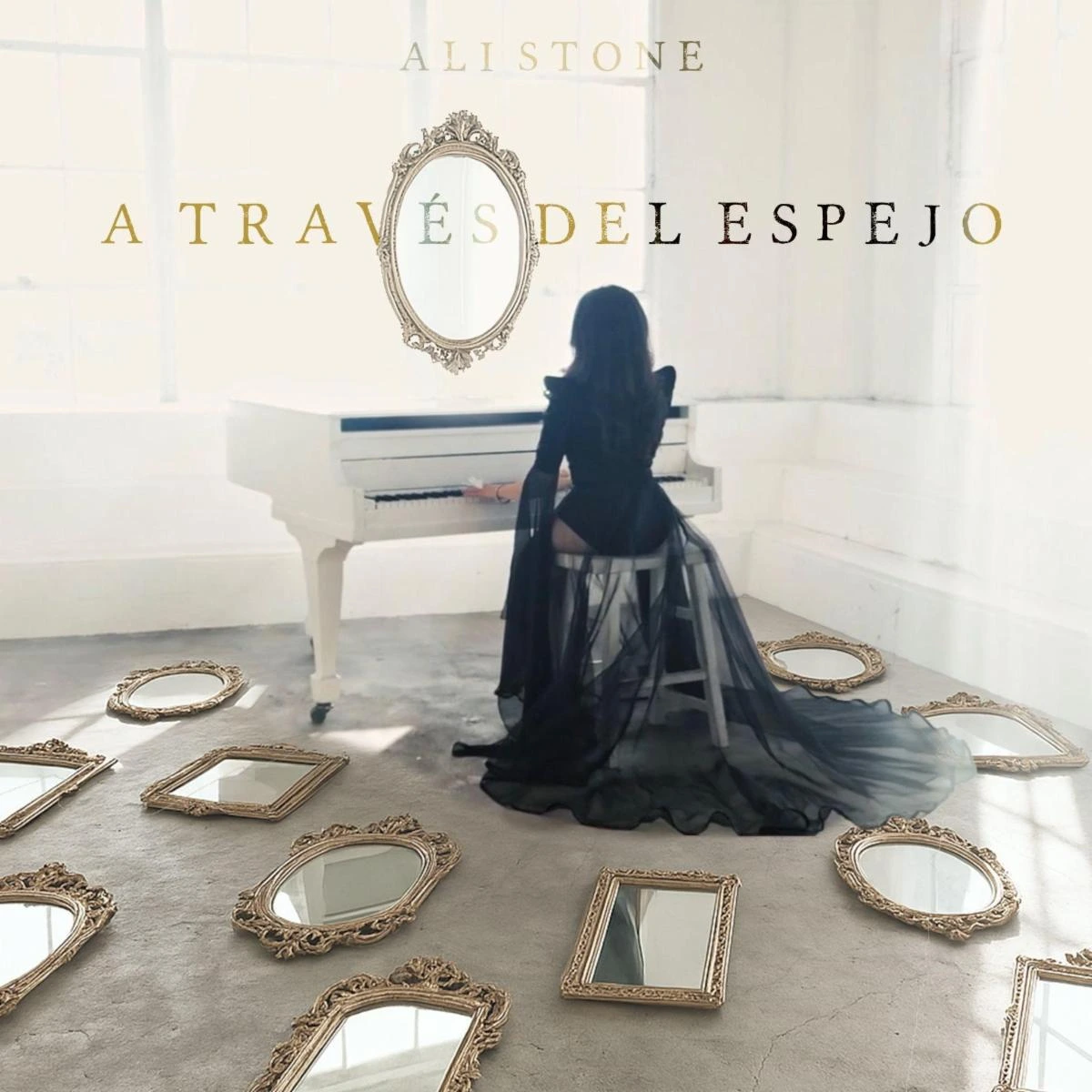 Ali Stone, la bogotana que se vio a través del espejo para hacer música y ser nominada a un Grammy La cantante, productora y multiinstrumentista bogotana, Ali Stone, está nominada en la categoría 'Mejor Canción Rock' de los Grammy Latinos, los cuales se entregarán el próximo 13 de noviembre. Hablamos con ella.