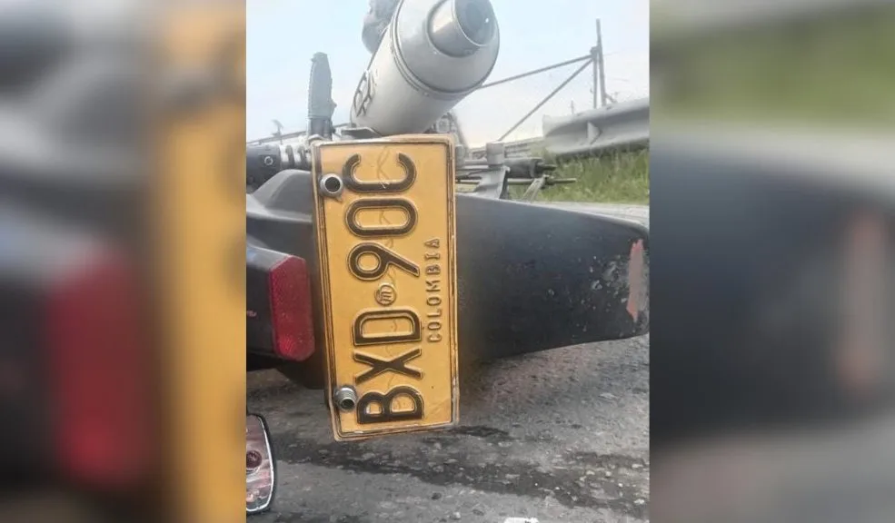 Accidente en la vía Bogotá–Mosquera deja un motociclista fallecido 2 Accidente en la vía Bogotá–Mosquera deja un motociclista fallecido Un trágico accidente se registró en la vía Bogotá–Mosquera, justo en frente de la empresa Italcol, donde un motociclista perdió la vida tras verse involucrado en un choque con un vehículo de carga.
