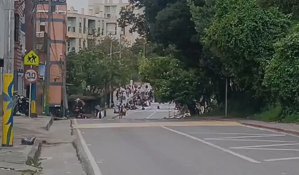 Atención: manifestaciones afectan la movilidad y la operación del TransMilenio La movilidad en Bogotá colapsó en varios puntos debido a manifestaciones ajenas a la operación del sistema que afectan a cuatro sedes de la Universidad Distrital Francisco José de Caldas.