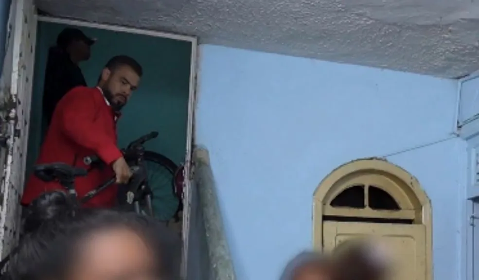 Megatoma en Santa Fe culminó con la incautación de bicicletas, armas y estupefacientes 3 Megatoma en Santa Fe culminó con la incautación de bicicletas, armas y estupefacientes Un extenso operativo de seguridad interinstitucional se ejecutó en el barrio San Bernardo, localidad de Santa Fe, para combatir el microtráfico y el hurto.