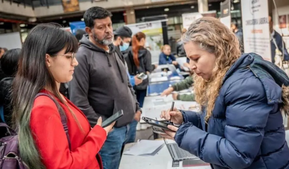 Sí hay trabajo: 654 vacantes de empleo de forma virtual. Hay plazo hasta este sábado La Secretaría Distrital de Desarrollo Económico y la Agencia Distrital de Empleo abrieron una nueva convocatoria virtual dirigida a los bogotanos que actualmente están desempleados. Los ciudadanos podrán acceder a 654 vacantes laborales.